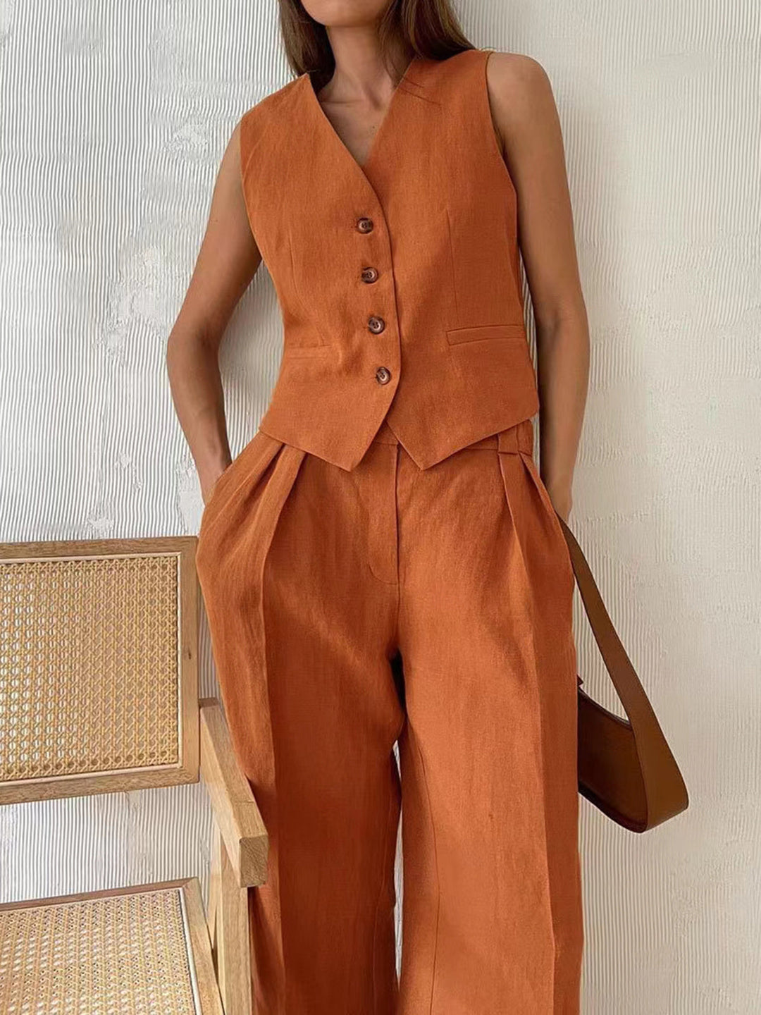 Zestaw lniany damski z bezrękawną kamizelką i szerokimi spodniami w kolorze pomarańczowym