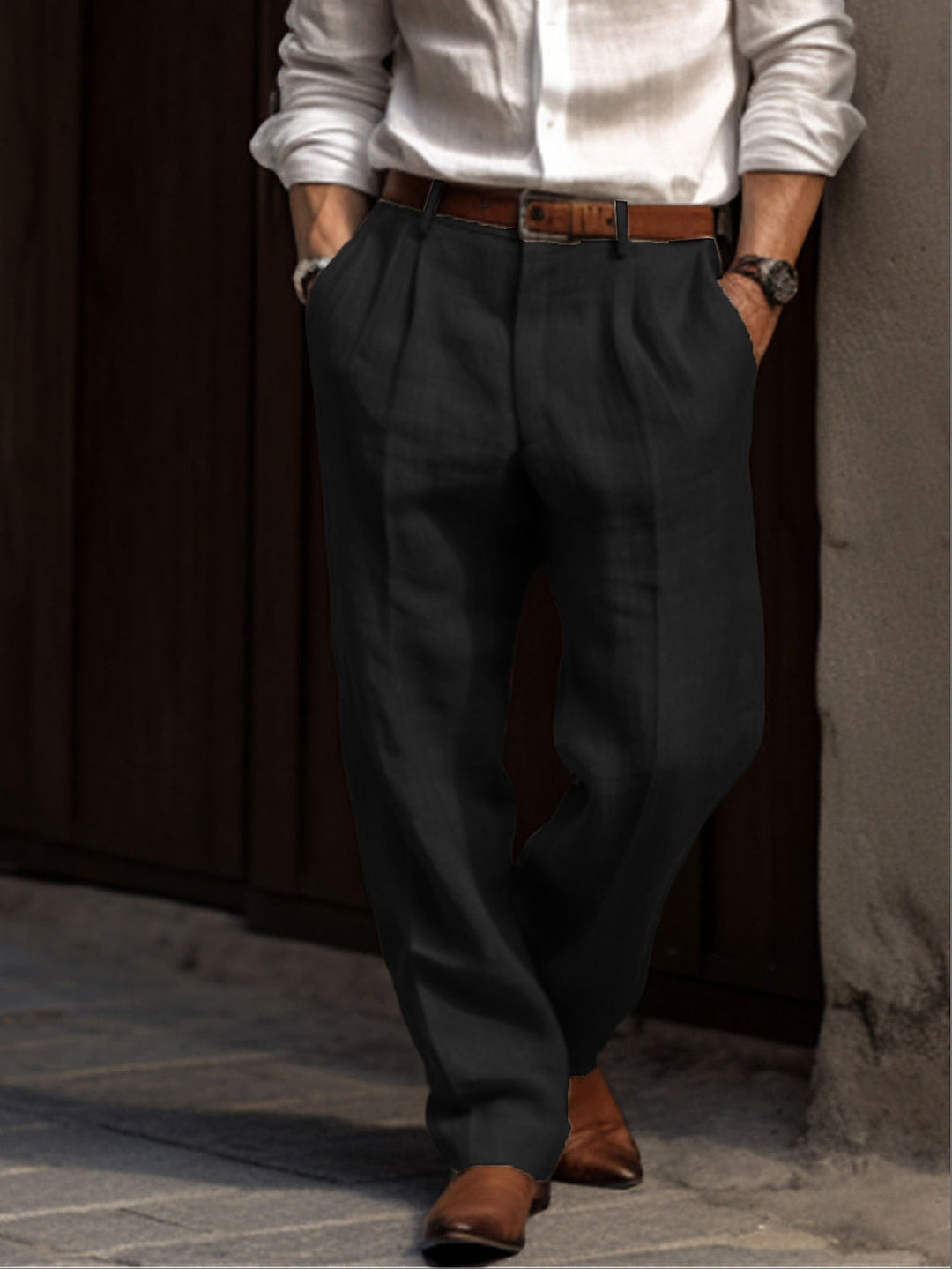 Spodnie lniane męskie w stylizacji smart casual z paskiem i eleganckimi butami
