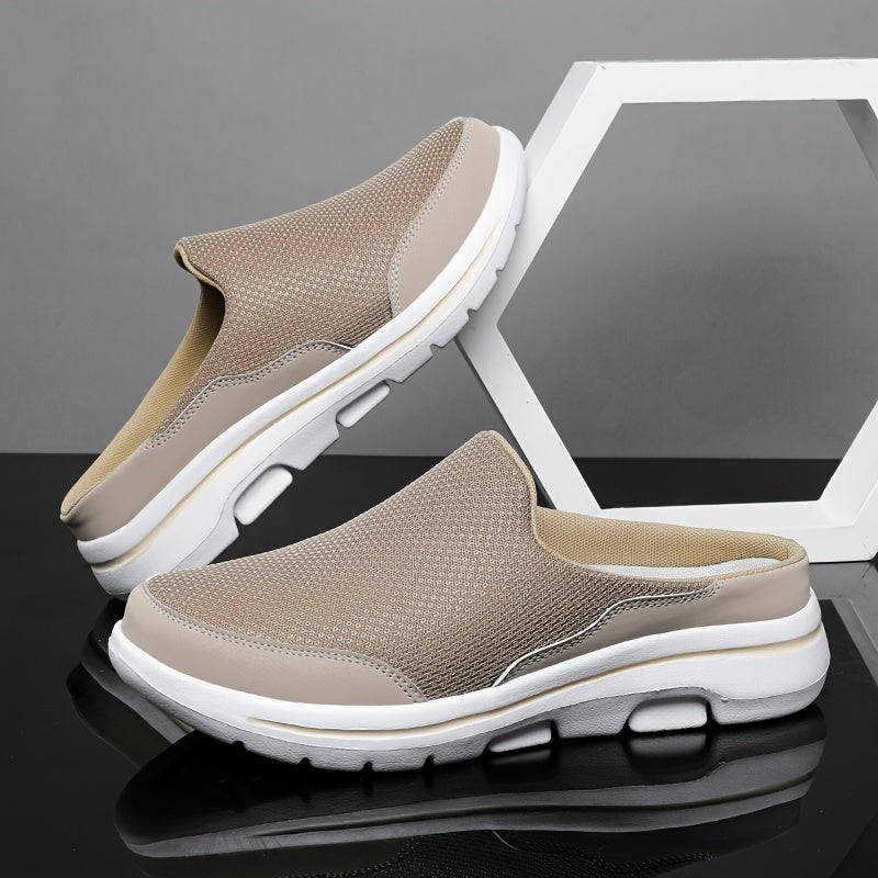 Klapki męskie slip-on w kolorze czarnym z rowkowaną antypoślizgową podeszwą