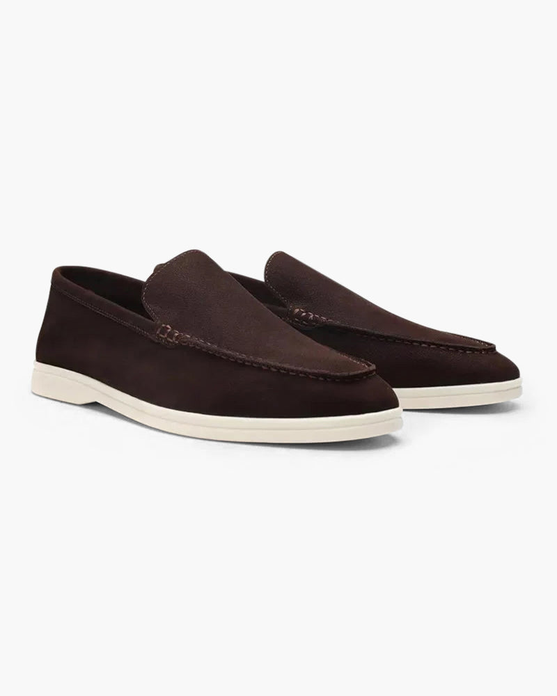 Tylna część mokasyn męskich slip on z widocznym wykończeniem pięty