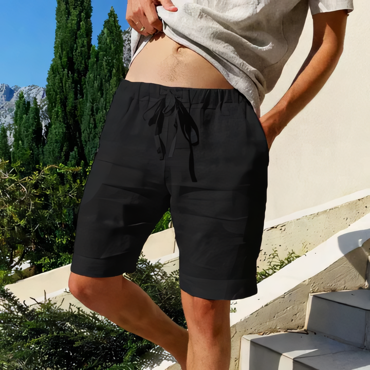 Męskie szorty casual z lnu w minimalistycznym designie, pełny widok na modelu