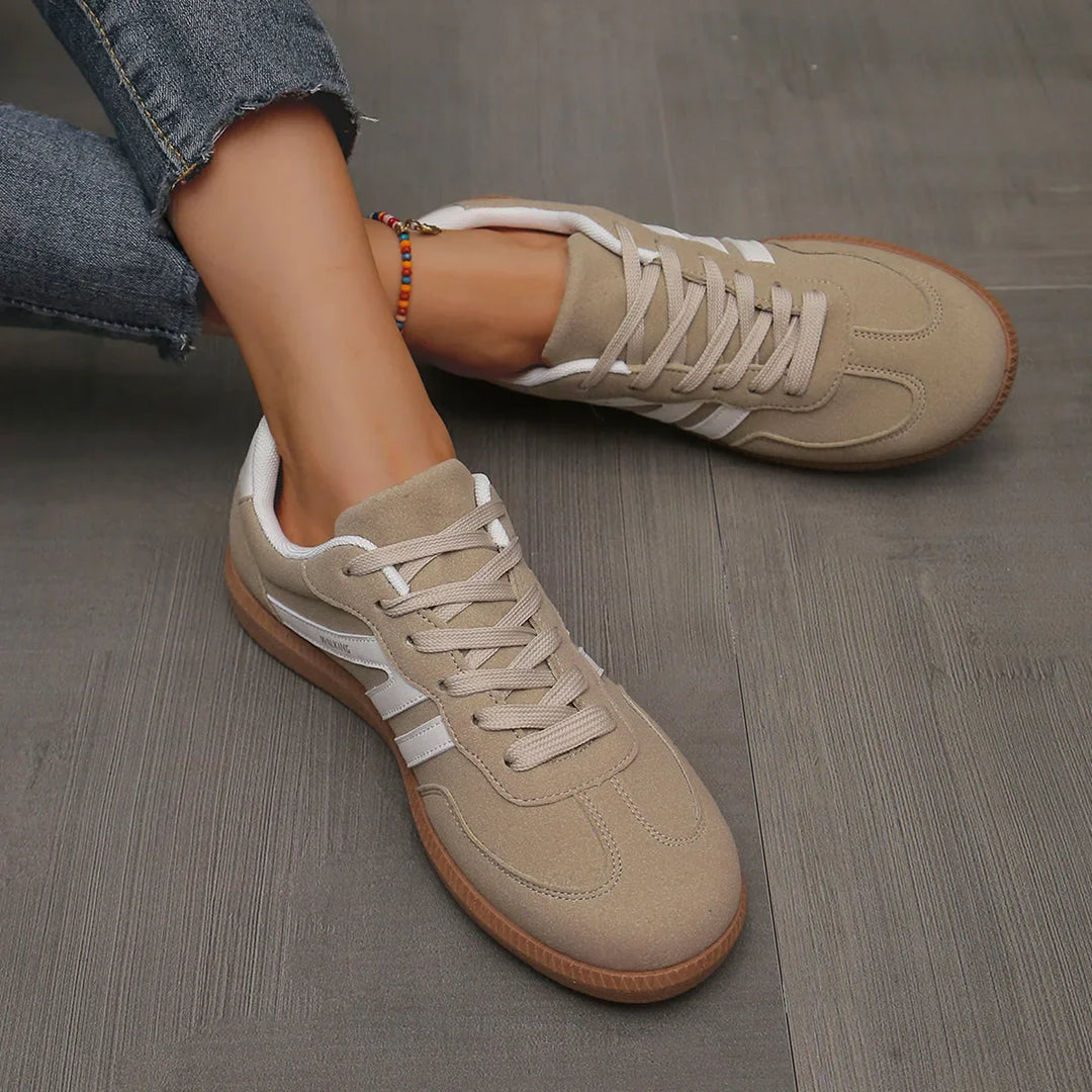 Sneakersy Damskie Niskie z płaską podeszwą, widok podeszwy prezentujący wyraźny bieżnik antypoślizgowy