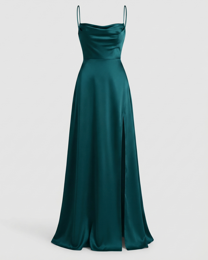 Elegancka Sukienka Maxi w kolorze niebieskim, widok z przodu na jasnym tle