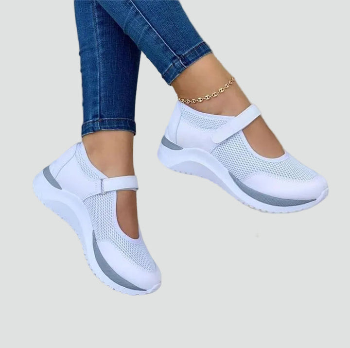 Widok z boku sneakersów damskich z siateczkową cholewką i zapięciem na rzep