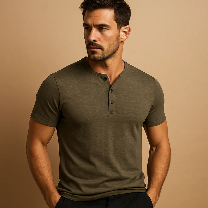 T-shirt męski henley z krótkim rękawem niebieski w gładkim materiale widok z przodu