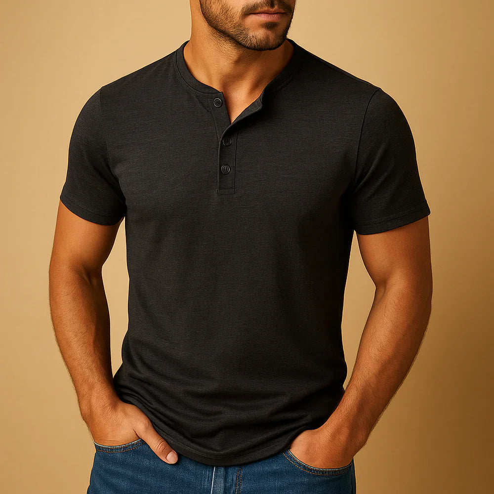 Niebieski t-shirt męski henley z dekoltem z guzikami i gładką powierzchnią materiału