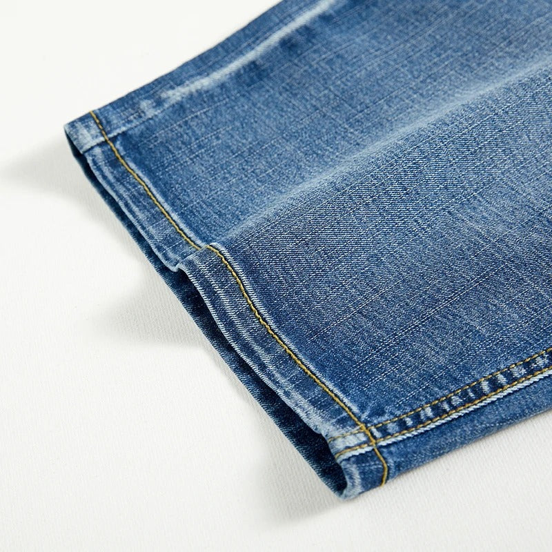 Męskie spodenki jeansowe w uniwersalnym stonowanym praniu, trwały denim na letnie dni