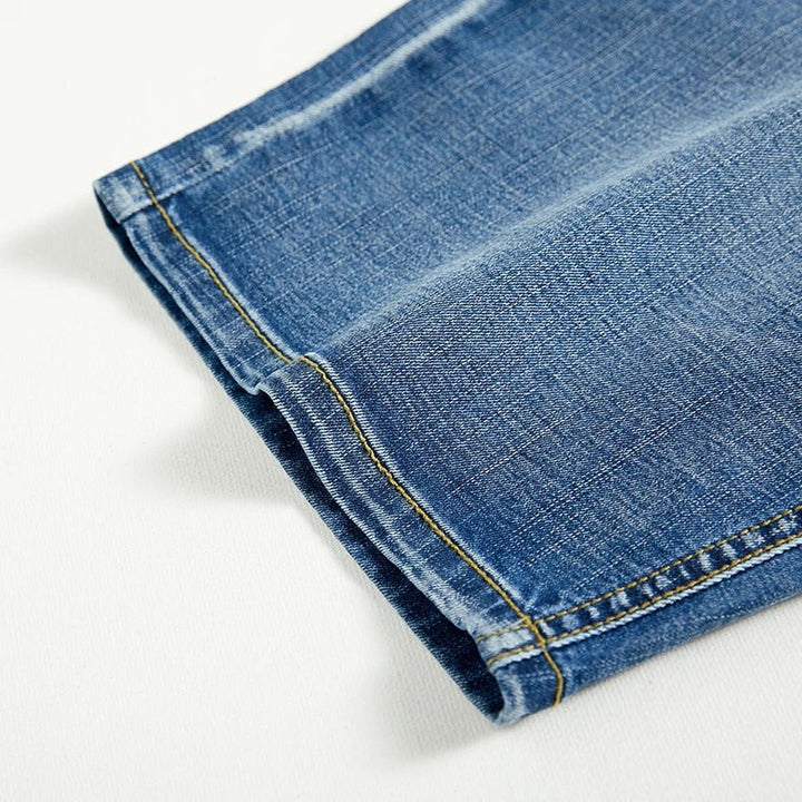 Męskie spodenki jeansowe w uniwersalnym stonowanym praniu, trwały denim na letnie dni