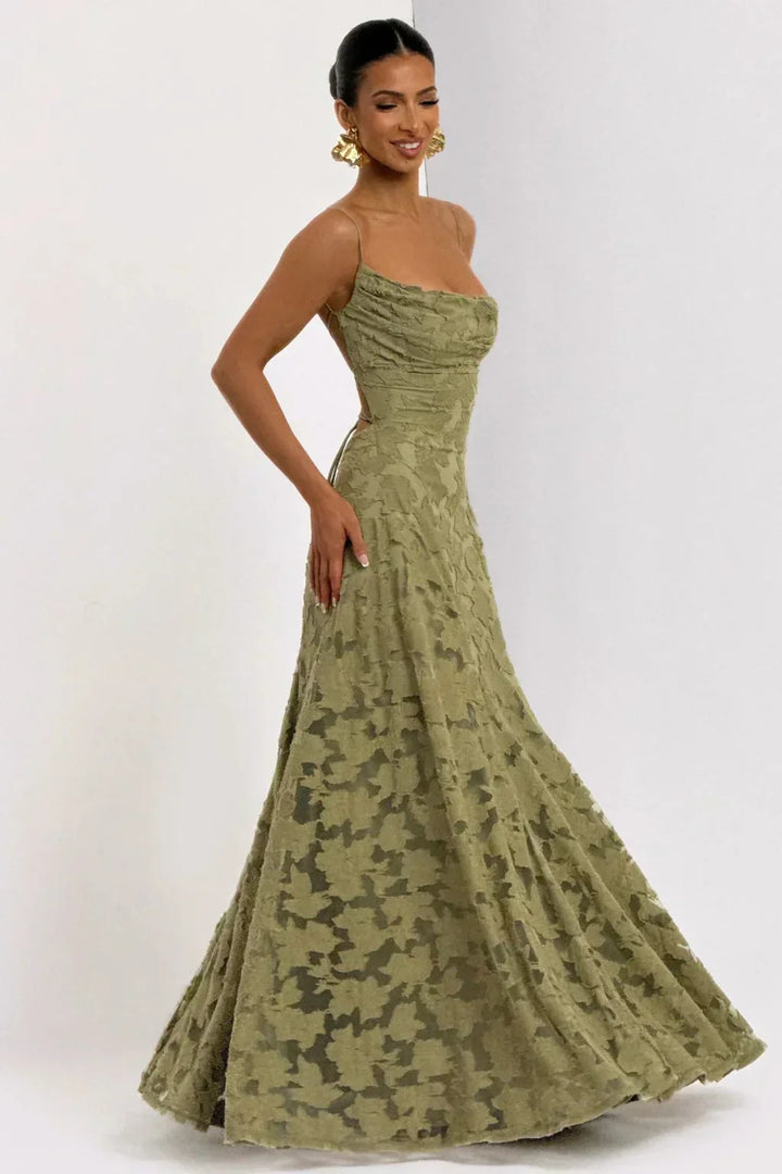 Sukienka wieczorowa z cienkimi ramiączkami i eleganckim krojem maxi