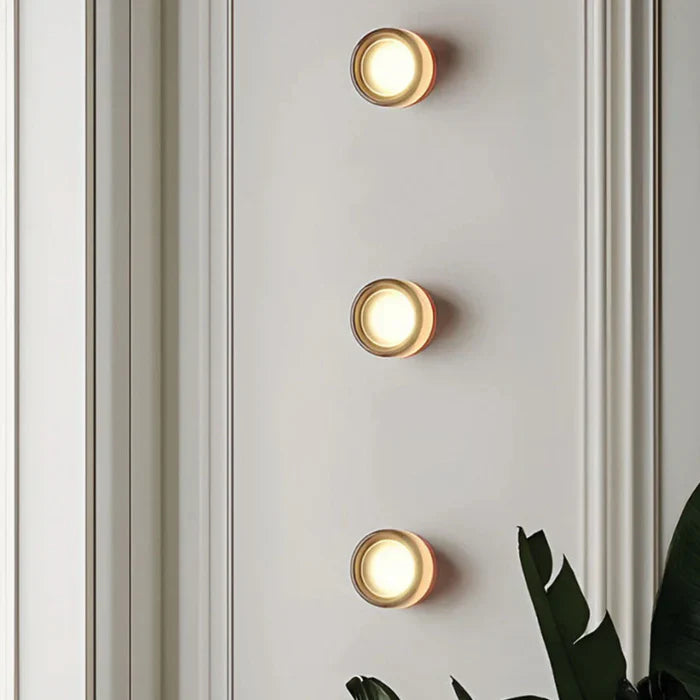 Elegancka lampa LED w designerskiej okrągłej oprawie z akrylu i aluminium z ciepłym światłem